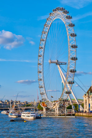 The Southbank and The London Eye on a beautiful summer dayのeditorial素材