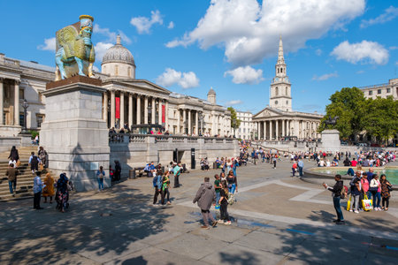 Trafalgar Square and the National Gallery in London on a beautiful summer dayのeditorial素材