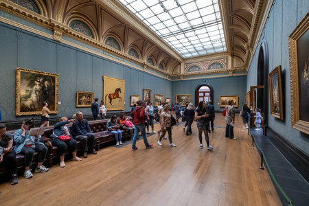 Visitors at the National Gallery in London. Founded in 1824 , it houses a collection of over 2300 paintingsのeditorial素材