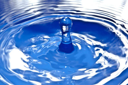 closeup of a water splash in blue tonesの写真素材