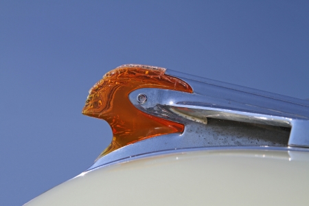 Concord, North Carolina - September 22, 2012:  A hood ornament of a 1954 Pontiac automobile on display at the Charlotte AutoFair classic car show at Charlotte Motor Speedway, September 22, 2012.のeditorial素材