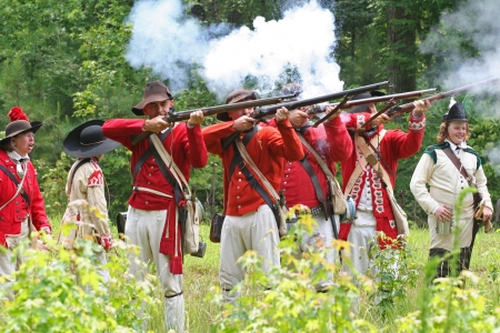 Rock Hill, South Carolina -  July 11, 2006:  Revolutionary War reenactors recreate the Battle of Huck's Defeat, fought on July 12, 1780, on the grounds of Historic Brattonsville in South Carolina.のeditorial素材