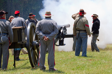 HUNTERSVILLE NC  JUNE 6 2015:  Reenactors in Confederate army uniforms fire a 10pound parrott gun during an American Civil War battle reenactment at Historic Latta Plantation.のeditorial素材