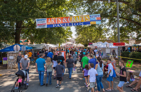 MATTHEWS, NC - September 4, 2017: Crowds of people walk among vendors offering arts and crafts at the 25th "Matthews Alive" street festival.のeditorial素材