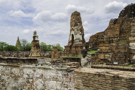 Old Beautiful Thai Temple wat Mahathat, Ayutthaya Historical Park, Ayutthaya, Thailandの写真素材
