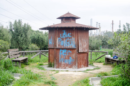 A small kiosk at an empty parkの写真素材