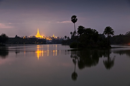 Swedagon Paya night lightsの写真素材
