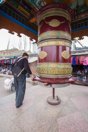 Ladakh - April 16: Unidentified Tibetan pilgrim circles in Ladakh Market April 16, 2014 in Ladakh, India. Devotees walk 3 times around the Potala to accumulate karma (religious merit) and good luck.のeditorial素材