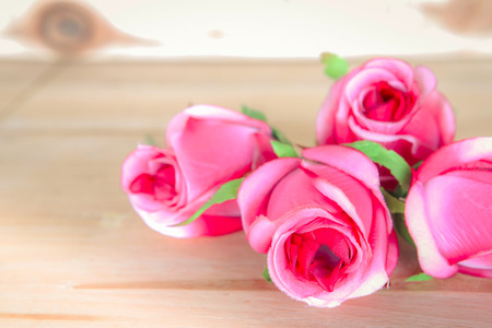 Pink roses on wood tableの写真素材