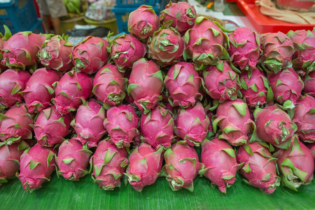Dragon ball fruit on market stand, Thailandの写真素材