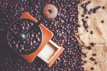 Top view vintage manual coffee grinder with beansの写真素材