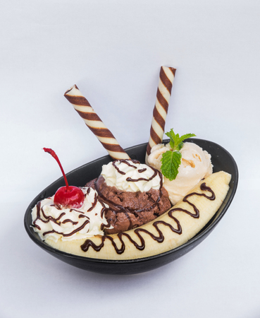 Banana split ice cream studio isolated on a white backgroundの写真素材