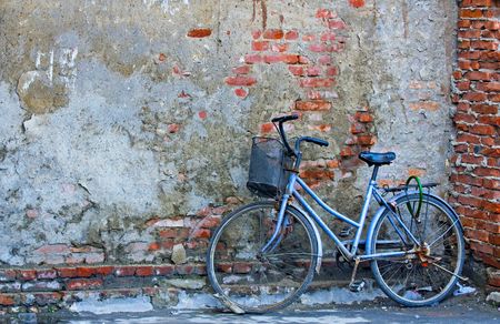 Old bicycle in chinese street in Shanghaiの写真素材