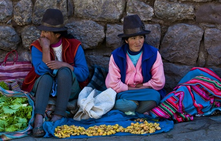 Cusco , Peru - May 27 : Peruvian women in a market in Cusco Peru , May 27 2011のeditorial素材