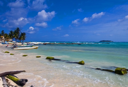 San Andres , Colombia - December 12 2010 : Tropical beach on the Caribbean island of San Andres , Colombiaのeditorial素材