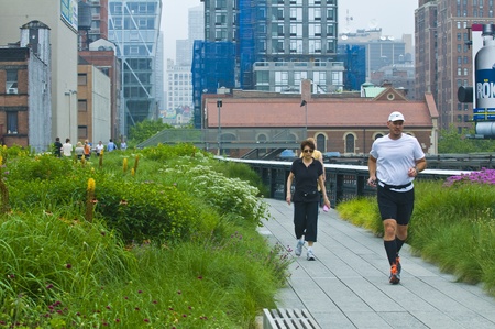 NEW YORK -  JUNE 23 2011 : Unidentified people jog through the High line park in Manhattan New York city on June 23 2011 , The elevated High line park built on a 1930's freight rail lineのeditorial素材