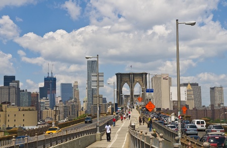 NEW YORK - JUNE 30 2011 :View of the Broolyn bridge and the skyline of Manhatanのeditorial素材