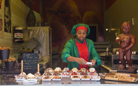 BRUSSELS - JULY 2 : Unidentified waffal seller in a typical waffal stand in Brussels Belgium on July 2 2011.のeditorial素材