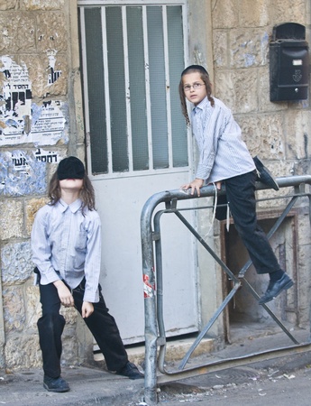 JERUSALEM - OCTOBER 06 2011 : Jewish ultra orthodox children in the "Mea Shearim" district  Jerusalem , Israelのeditorial素材