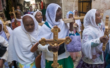 JERUSALEM - APRIL 13 : Ethiopian Christian pilgrims carry across along the Via Dolorosa in Jerusalem on April 13 2012 commemorating the path Jesus carried his cross on the day of his crucifixionのeditorial素材
