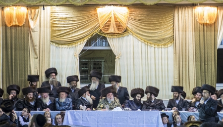 BNEI BRAK , ISRAEL - OCT 01 : Orthodox Jews from the Hasidic dynasty Vizhnitz celebrates Simchat beit Hashoeivah in Bnei Brak Israeel on October 01 2012 , It's a special celebration held by Jews during Sukkotのeditorial素材