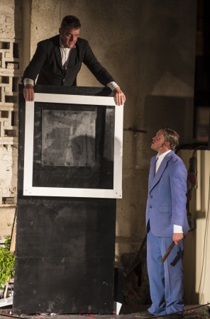 BAT-YAM, ISRAEL - OCT 05 : An unidentified actors perform in the annual Bat-Yam festival of street theatre take place in the city of Bat-Yam near Tel-Aviv , Israel on October 05 2012のeditorial素材