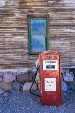 NELSON , USA - NOV 25 : Old wooden house and old fuel pump in Nelson Nevada ghost town on November 25 ,2012のeditorial素材