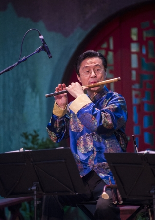LAS VEGAS - FEB 11: Chinese musician perform during the Chinese New Year celebrations at the Bellagio Hotel Conservatory & Botanical Gardens on February 11, 2013 in Las Vegas. のeditorial素材