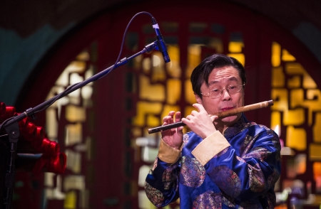 LAS VEGAS - FEB 11: Chinese musician perform during the Chinese New Year celebrations at the Bellagio Hotel Conservatory & Botanical Gardens on February 11, 2013 in Las Vegas. のeditorial素材