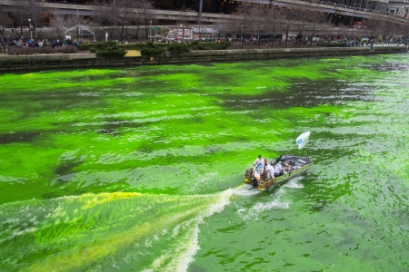 CHICAGO - MARCH 16: The Chicago River is dyed green for St. Patrick's Day in Chicago on March 16, 2013のeditorial素材