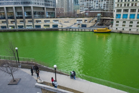 CHICAGO - MARCH 16: The Chicago River is dyed green for St. Patrick's Day in Chicago on March 16, 2013のeditorial素材