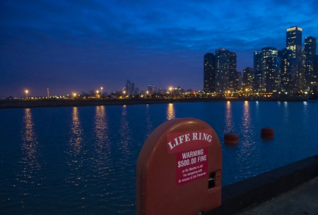 Night view of downtown chicago from the Navy Pier のeditorial素材