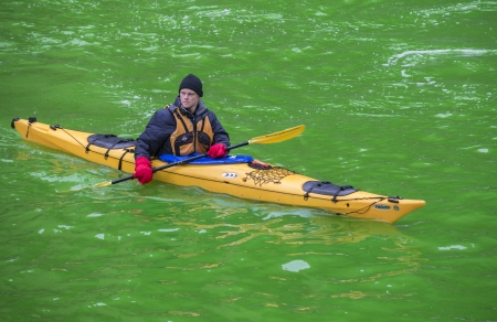CHICAGO - MARCH 16: The Chicago River is dyed green for St. Patrick's Day in Chicago on March 16, 2013のeditorial素材