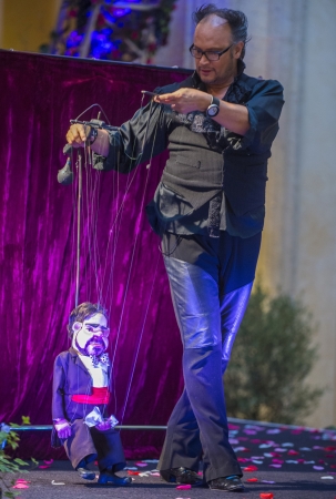 LAS VEGAS - JULY 16 : Puppeteer Perform at the Carnevale experience festival in the Venetian Hotel in Las Vegas on July 16, 2013. のeditorial素材
