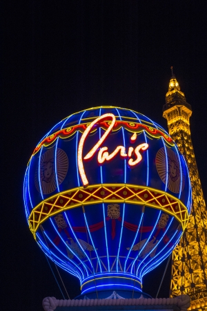 LAS VEGAS - AUG 06 : The Paris Las Vegas hotel and casino on August 06 , 2013 in Las Vegas, Nevada, USA. It includes a half scale, 541-foot (165 m) tall replica of the Eiffel Tower.のeditorial素材