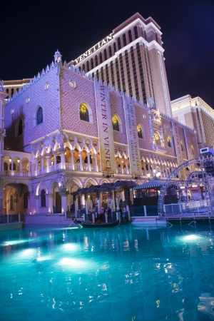 LAS VEGAS - NOV 15 : The Venetian hotel and replica of a Grand canal in Las Vegas on November 15, 2013. With more than 4000 suites it`s one of the most famous hotels in the worldのeditorial素材