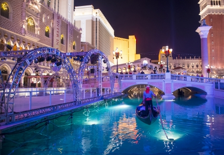 LAS VEGAS - NOV 15 : The Venetian hotel and replica of a Grand canal in Las Vegas on November 15, 2013. With more than 4000 suites it`s one of the most famous hotels in the worldのeditorial素材