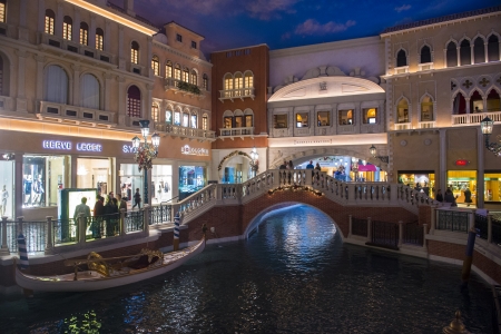 LAS VEGAS - NOV 15 : The Venetian hotel and replica of a Grand canal in Las Vegas on November 15, 2013. With more than 4000 suites it`s one of the most famous hotels in the worldのeditorial素材