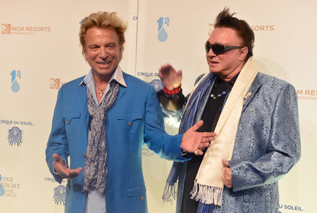 LAS VEGAS - MARCH 21: Former magicians Siegfried (L) and Roy arrives at Cirque du Soleil's annual 'One Night for One Drop' at the Mandalay Bay Resort and Casino on March 21, 2014 in Las Vegas, Nevadaのeditorial素材