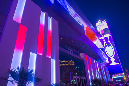 LAS VEGAS - JULY 03 : The Linq sign , a dining and shopping district and High Roller at the center of the Las Vegas Strip on July 03 2014 , The High Roller is the world's largest observation wheelのeditorial素材