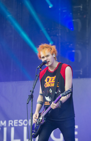 LAS VEGAS - SEP 20: Musician Michael Clifford of 5 Seconds of Summer performs on stage at the 2014 iHeartRadio Music Festival Village on September 20, 2014 in Las Vegas.のeditorial素材