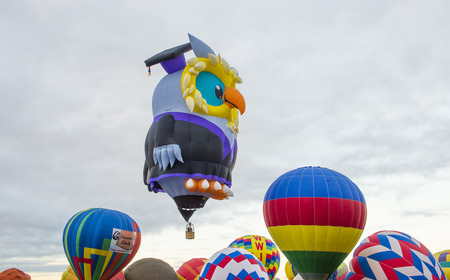 ALBUQUERQUE, NEW MEXICO - OCTOBER 11: Balloons fly over Albuquerque on October 11, 2014 in Albuquerque, New Mexico. Albuquerque balloon fiesta is the biggest balloon event in the the world.のeditorial素材