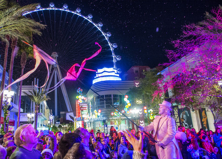 LAS VEGAS - DEC 23 : Winter parq show at the Linq in Las Vegas on December 23 2014 , The Linq is dining and shopping district and High Roller at the center of the Las Vegas.のeditorial素材