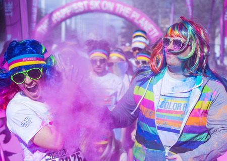 LAS VEGAS - FEB 28 : An unidentified runners at the Las Vegas Color Run on February 28 2015. The Color Run is a 5k worldwide hosted fun raceのeditorial素材