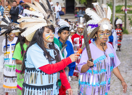 SAN MIGUEL DE ALLENDE , MEXICO - MAY 31 :Native American with traditional costume participates at the festival of Valle del Maiz on May 31 , 2015 in San Miguel de Allende ,Mexico.のeditorial素材