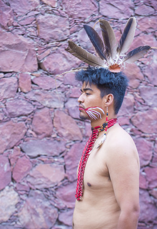 SAN MIGUEL DE ALLENDE , MEXICO - MAY 31 : Native American with traditional costume participates at the festival of Valle del Maiz on May 31 , 2015 in San Miguel de Allende ,Mexico.のeditorial素材