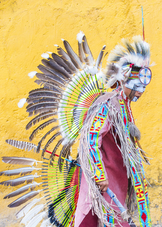 SAN MIGUEL DE ALLENDE , MEXICO - MAY 31 : Native American with traditional costume participates at the festival of Valle del Maiz on May 31 , 2015 in San Miguel de Allende ,Mexico.のeditorial素材