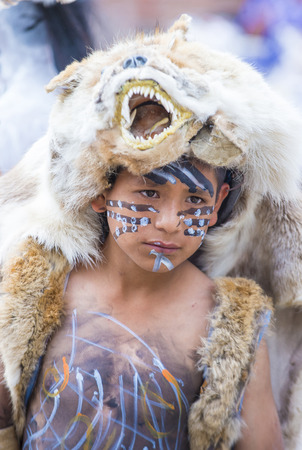 SAN MIGUEL DE ALLENDE , MEXICO - MAY 31 :Native American boy with traditional costume participates at the festival of Valle del Maiz on May 31 , 2015 in San Miguel de Allende ,Mexico.のeditorial素材