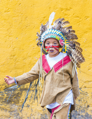 SAN MIGUEL DE ALLENDE , MEXICO - MAY 31 : Native American boy with traditional costume participates at the festival of Valle del Maiz on May 31 , 2015 in San Miguel de Allende ,Mexico.のeditorial素材