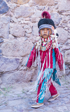 SAN MIGUEL DE ALLENDE , MEXICO - MAY 31 : Native American boy with traditional costume participates at the festival of Valle del Maiz on May 31 , 2015 in San Miguel de Allende ,Mexico.のeditorial素材
